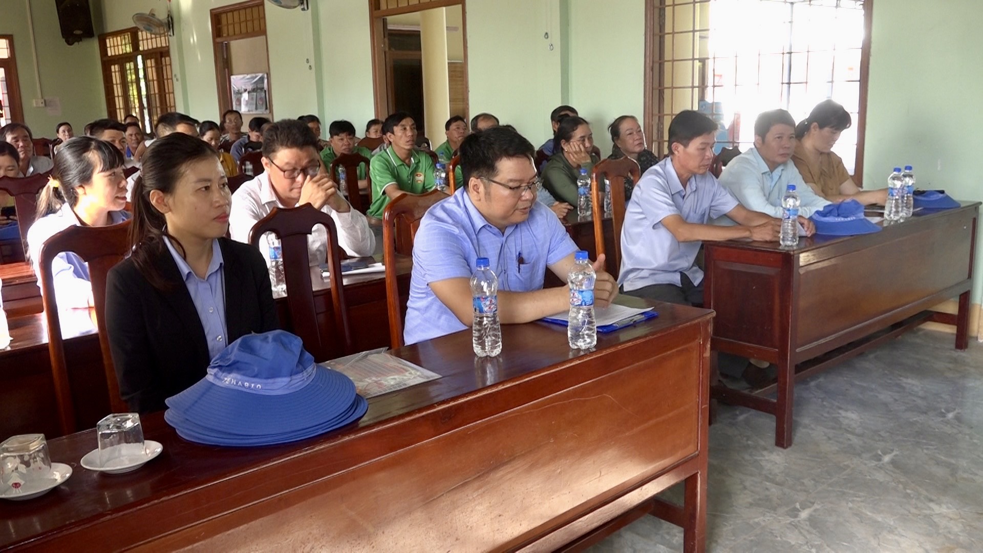 các đại biểu dự hội thảo